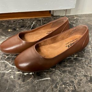 Softwalk brown flats